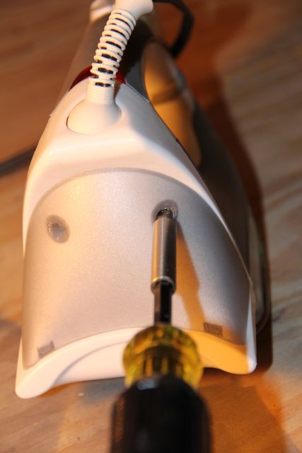Black & Decker D2030 Iron Repair (Or “Pull it from the Plug, Not from the  Cord”)